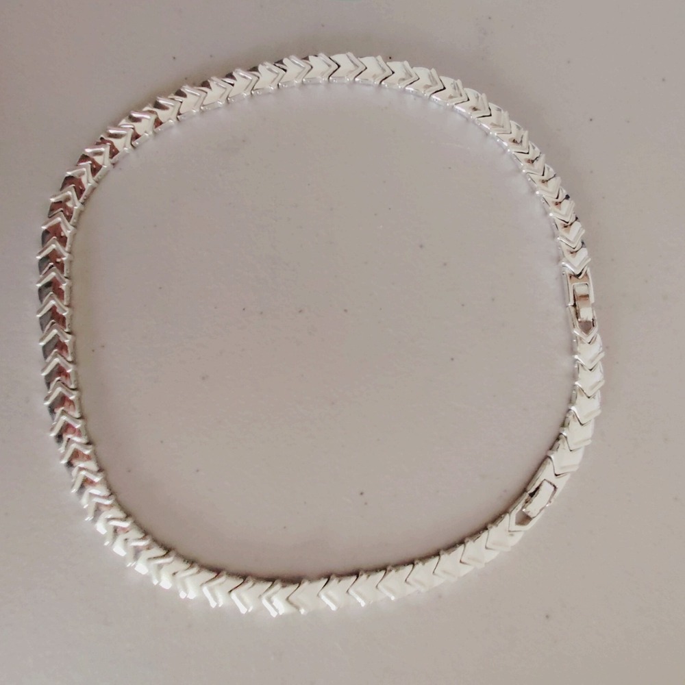 Avon Silver Tone Chain Necklace Vintage 15-19 inch with extra link